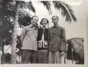 1980年4月，毛星、刘魁立、贺学君在云南西双版纳热带植物园.jpg
